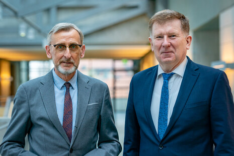 Foto von Innenminister Armin Schuster und Staatssekretär Dr. Frank Pfeil